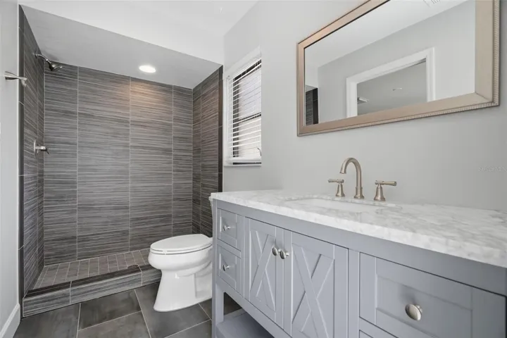 Bathroom 3 (Pool Bath)
