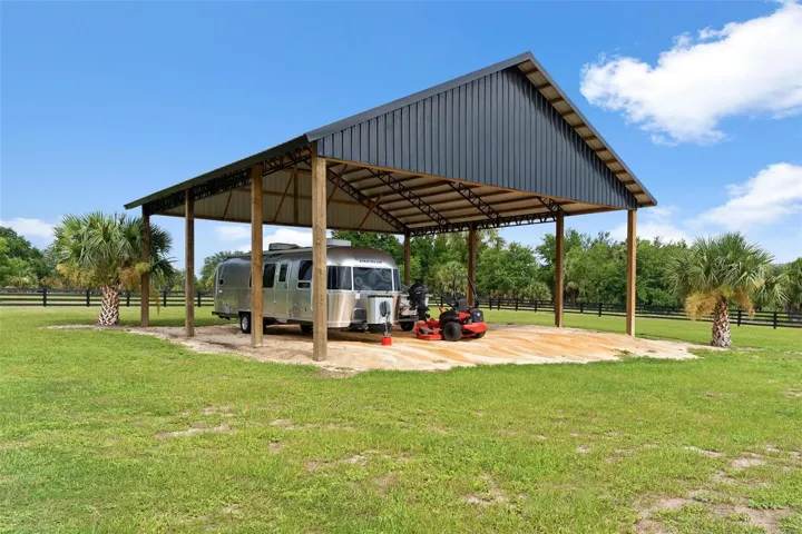 The 40x40 pole barn features a 14-ft clear entry & provides ample room for RVs, boats, & more.