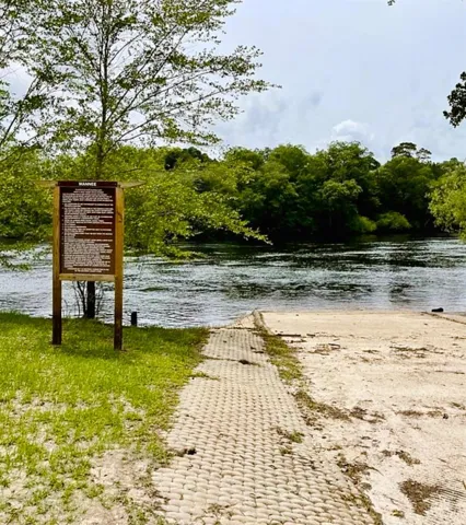 Boat ramp located 1/2 mile away