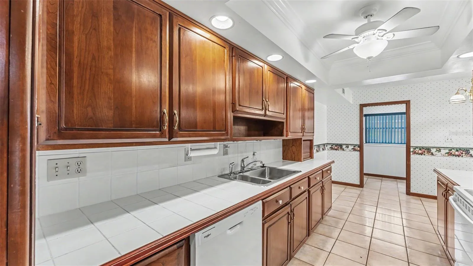 633 Victoria Square Ln, Lakeland, Florida 33813 — photo 8