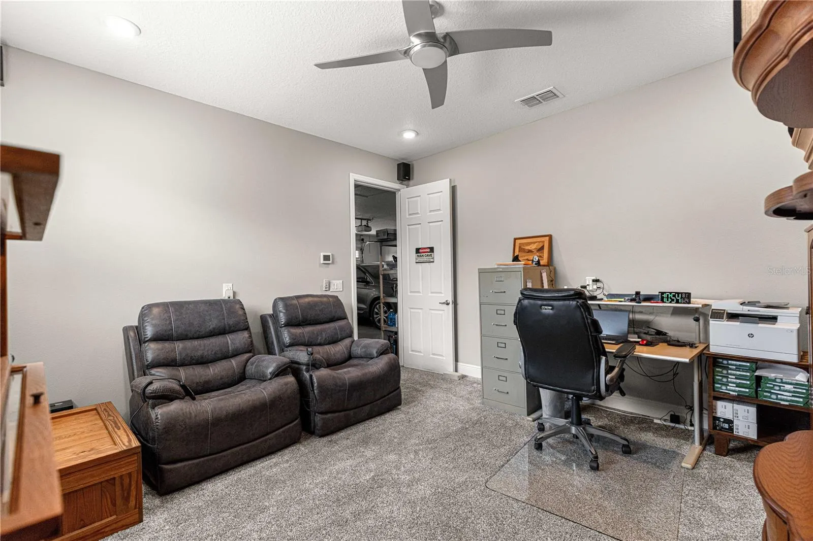 Flex room/man cave/craft room/office