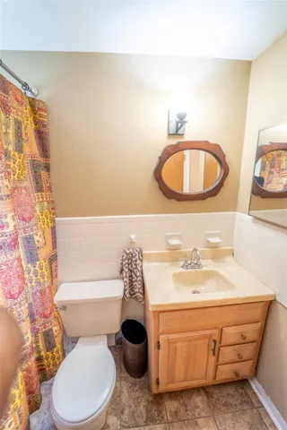 2ND BATHROOM