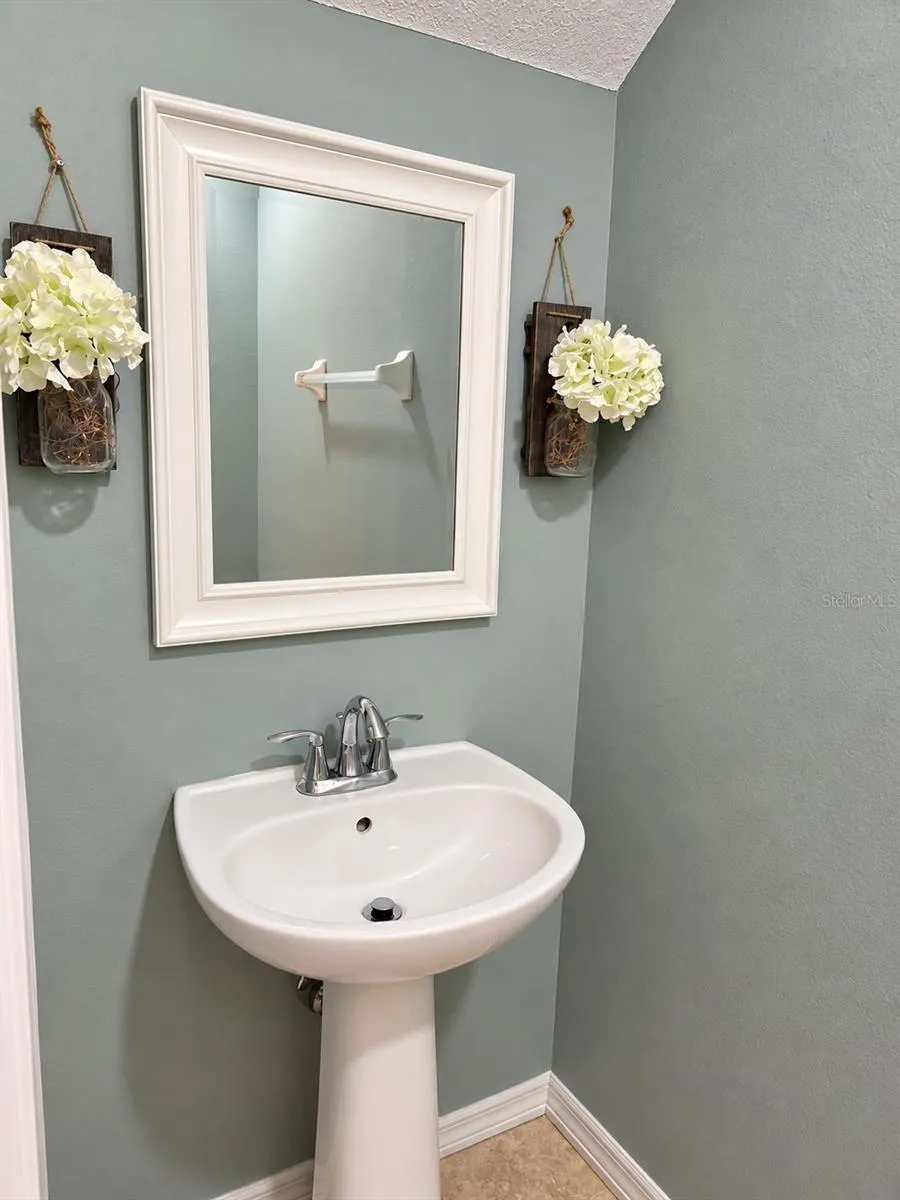 Down stairs guest 1/2 bathroom