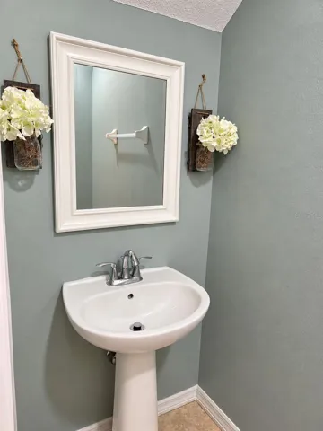 Down stairs guest 1/2 bathroom
