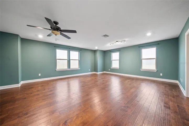Spacious Bonus Room