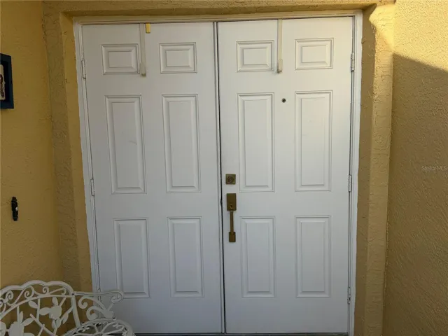 Double dooor Entry