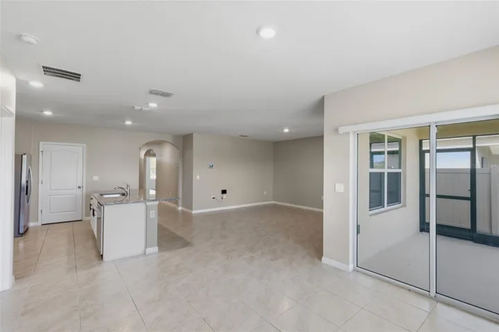 Bright & open living areas