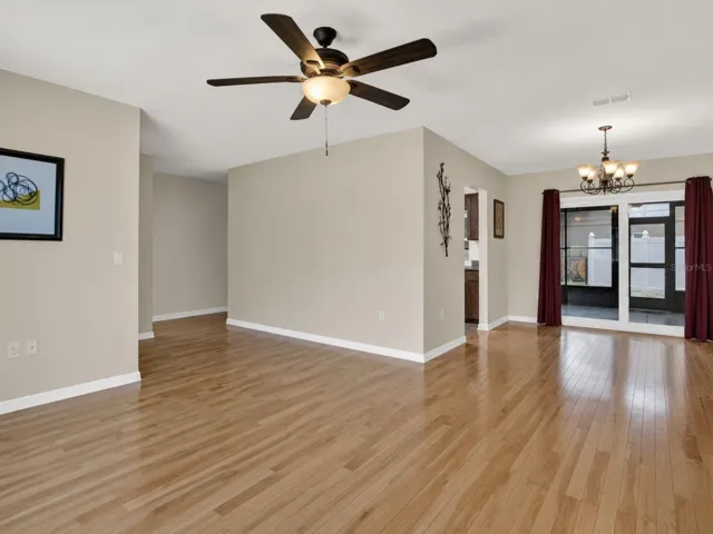 Living room/ dining room
