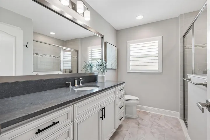 EN-SUITE BATH*WALK-IN SHOWER