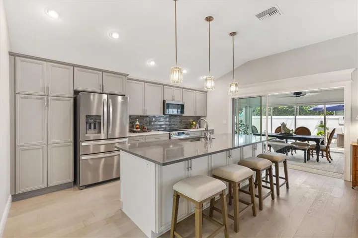 QUARTZ COUNTERTOPS