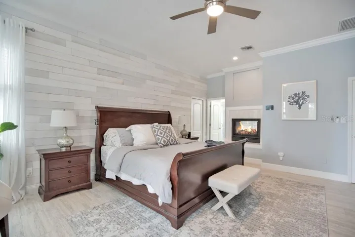 Two-sided fireplace