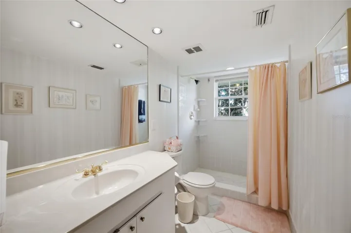 Second upstairs bathroom