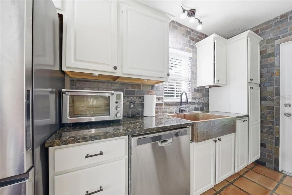 Main House - Kitchen
