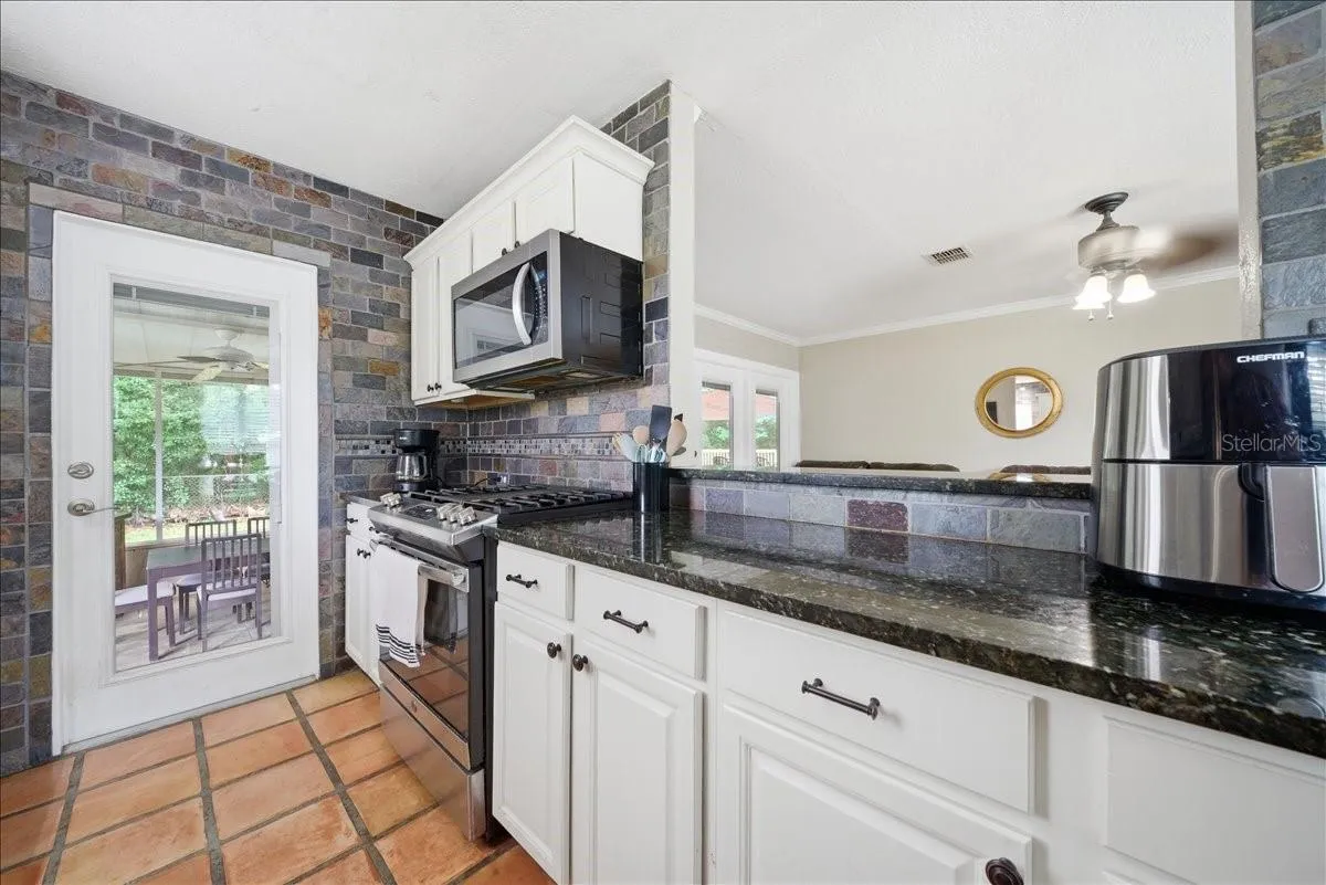 Main House - Kitchen