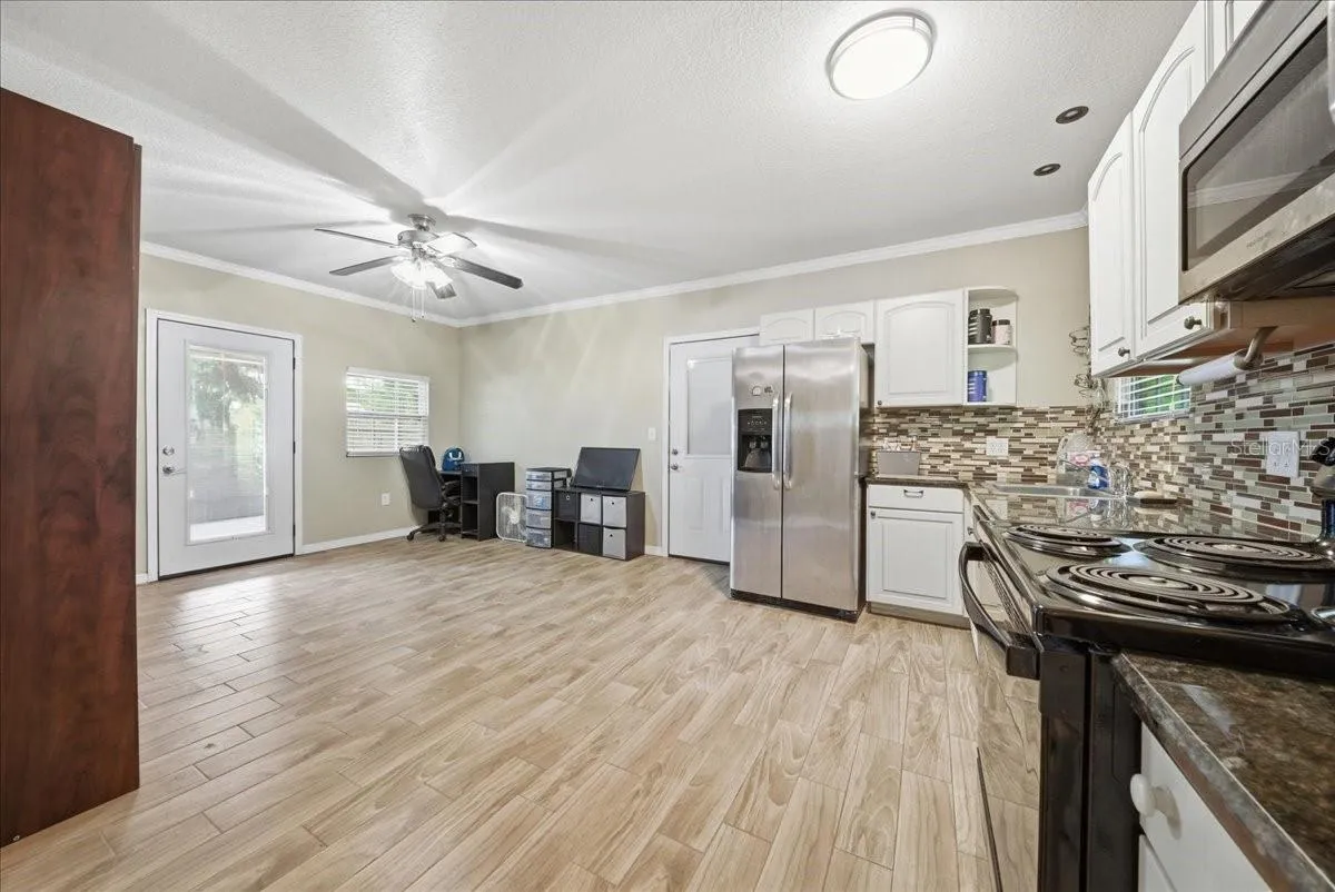 Second Unit - Kitchen &amp; Living Room