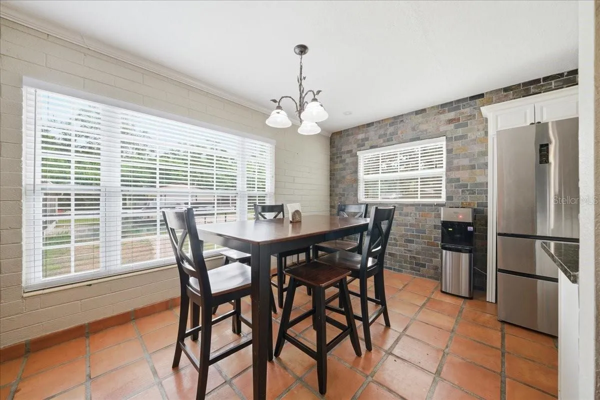 Main House - Dining Area