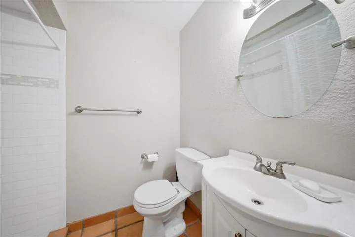 Main House - Full Bathroom #3