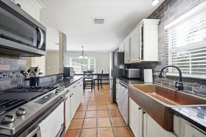 Main House - Kitchen