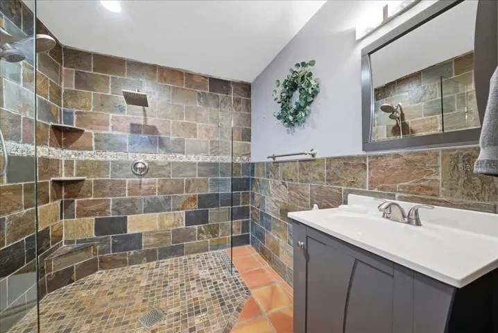 Main House - Master Bathroom