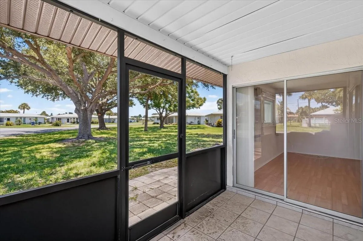 Lanai overlooks Greenery Space