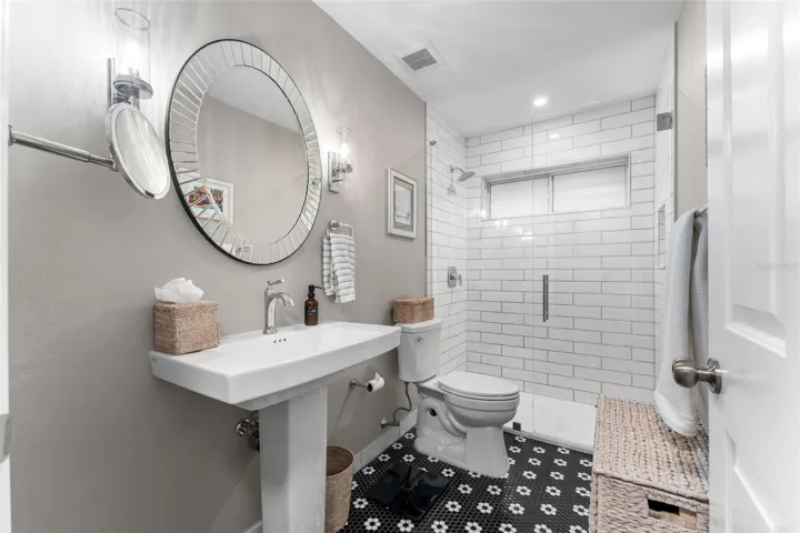 Hallway bath - fully renovated
