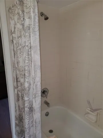 3rd bath with tub