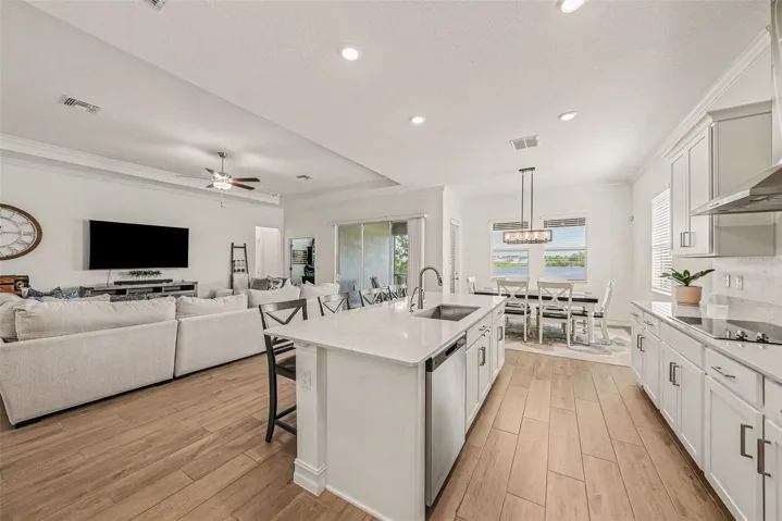 Supersized island is that perfect space where family comes together!