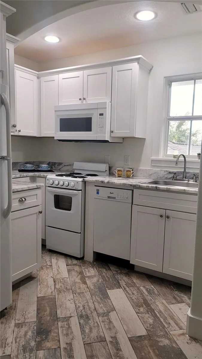 Full Kitchen!