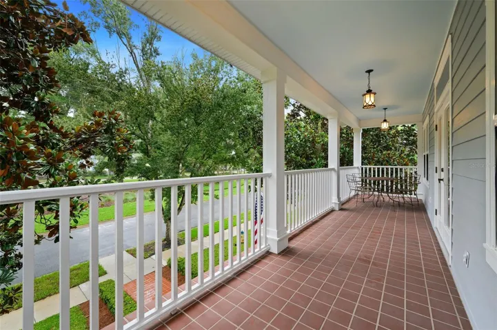 Upstairs covered lanai