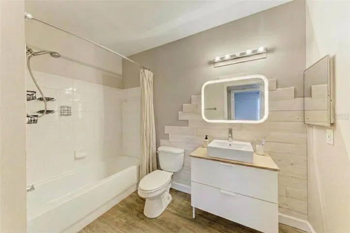 Virtually staged guest bathroom