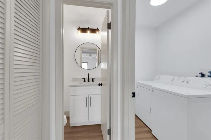 Downstaris 1/2 Bath & laundry
