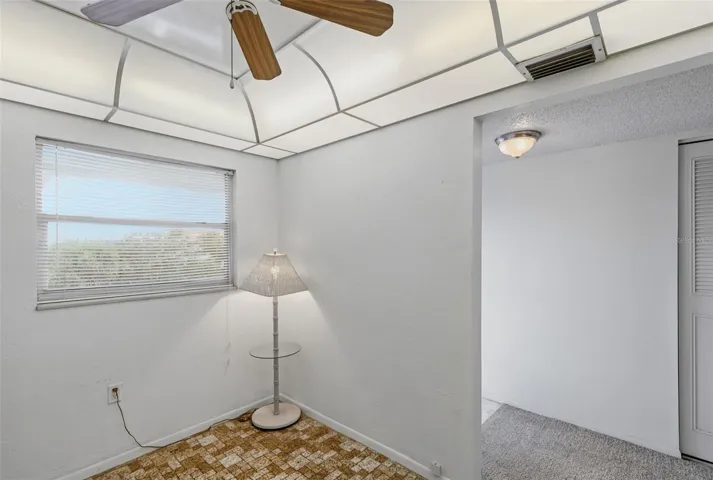 kitchen/foyer