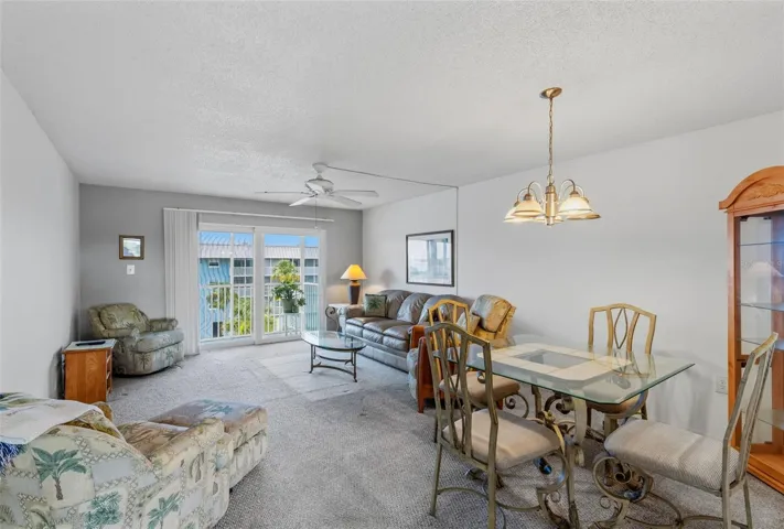 living room/dining combo