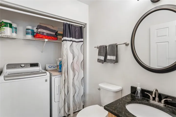 Washer/Dryer included