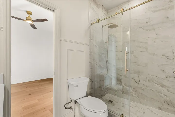 DUAL-ACCESS BATHROOM