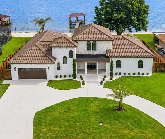 AERIAL VIEW HIGHLIGHTING CUSTOM LANDSCAPING AND LAKE CONWAY