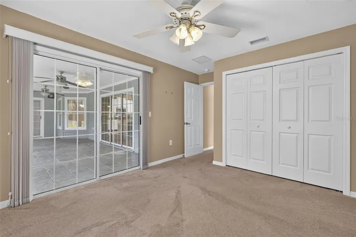 Guest bedroom with direct access to the lanai.