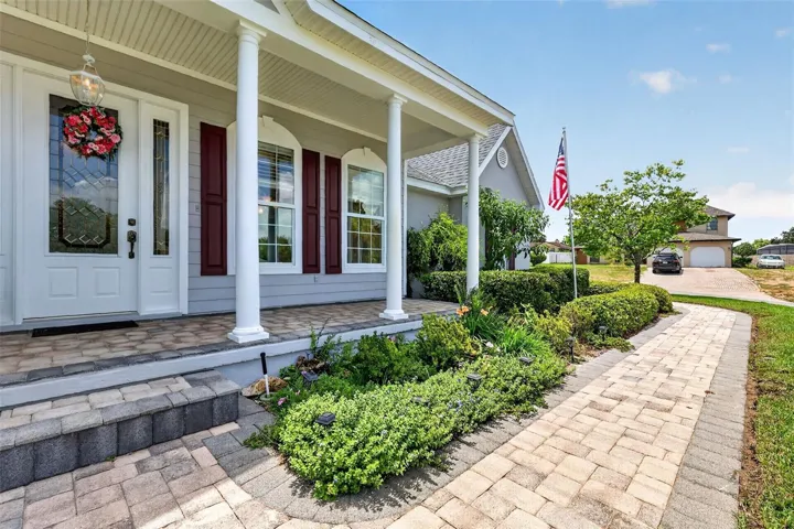 Expansive open front porch!