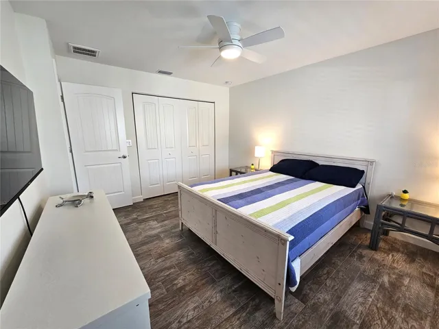 Guest bedroom-queen