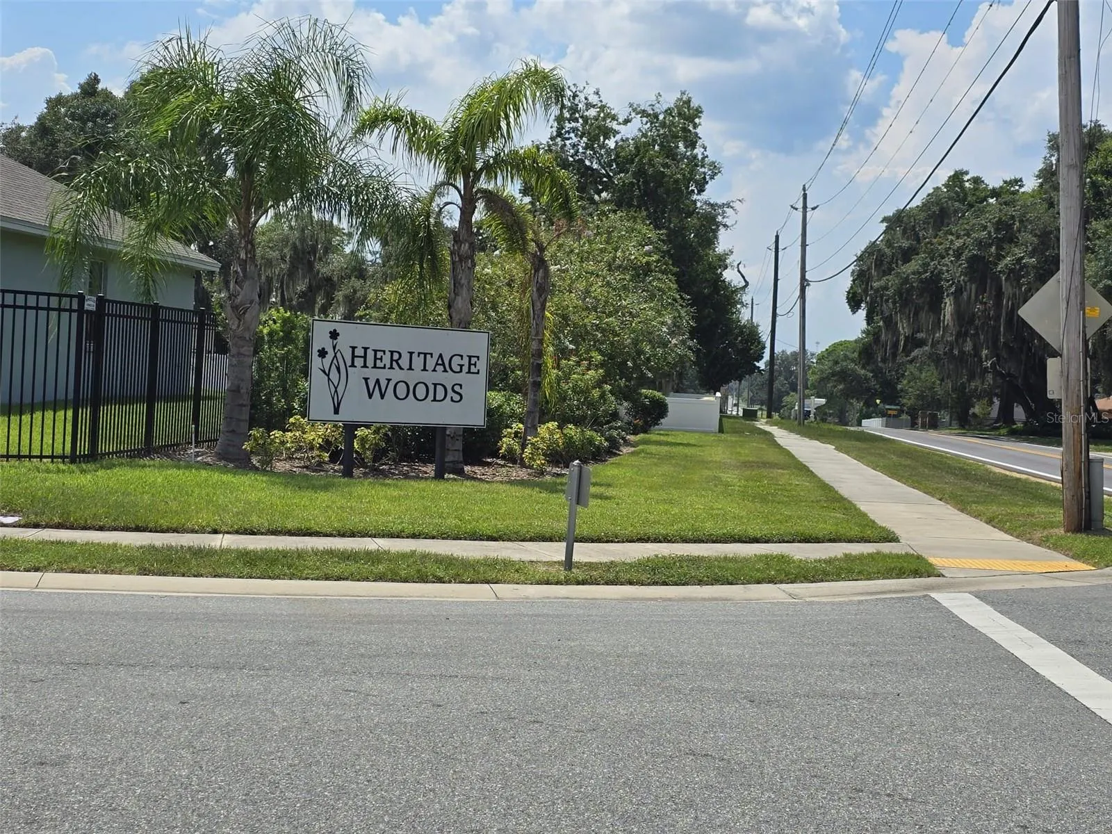 HERITAGE WOODS-RIGHT SIDE VIEW