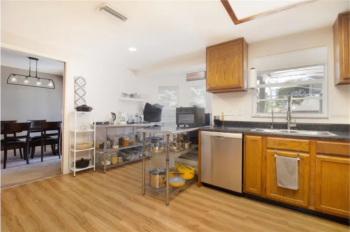 Eat-in Kitchen