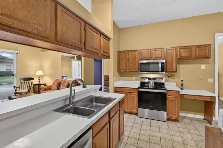 Eat-in nook w/ room for a full table.