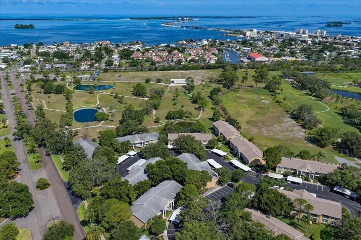 Walk/bike/short drive to Causeway and Honeymoon Island