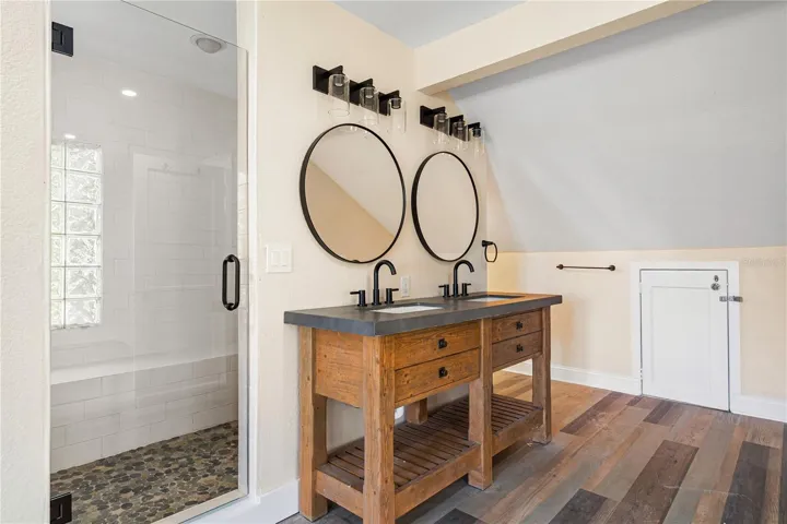 Primary bath