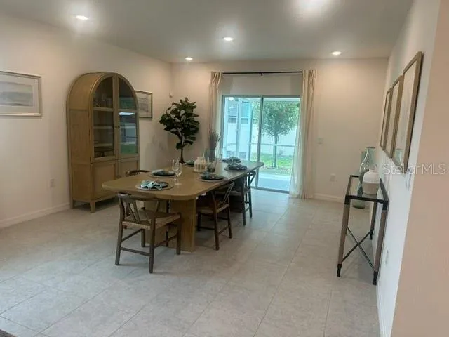 Flex/Dining Room