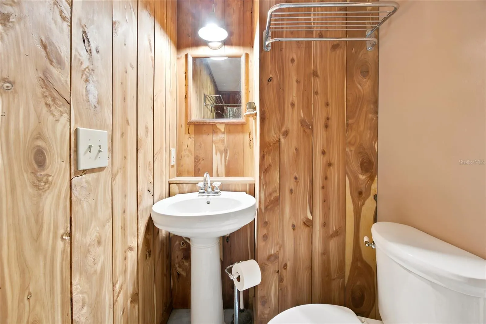 Ensuite - 2nd Bathroom