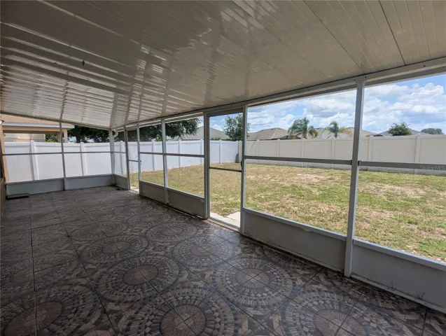 Beautiful Large Screened in Back Patio