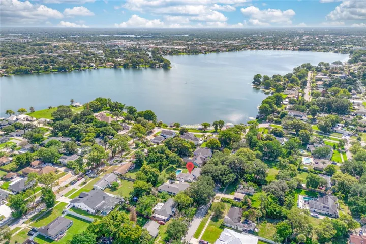 See the house in relation to Lake Killarney