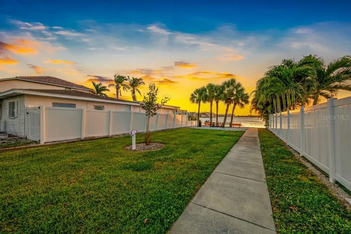 This community has Intracoastal Waterfront Access - Do you love to fish? Dolphin Watch? Enjoy Stunning Sunsets?