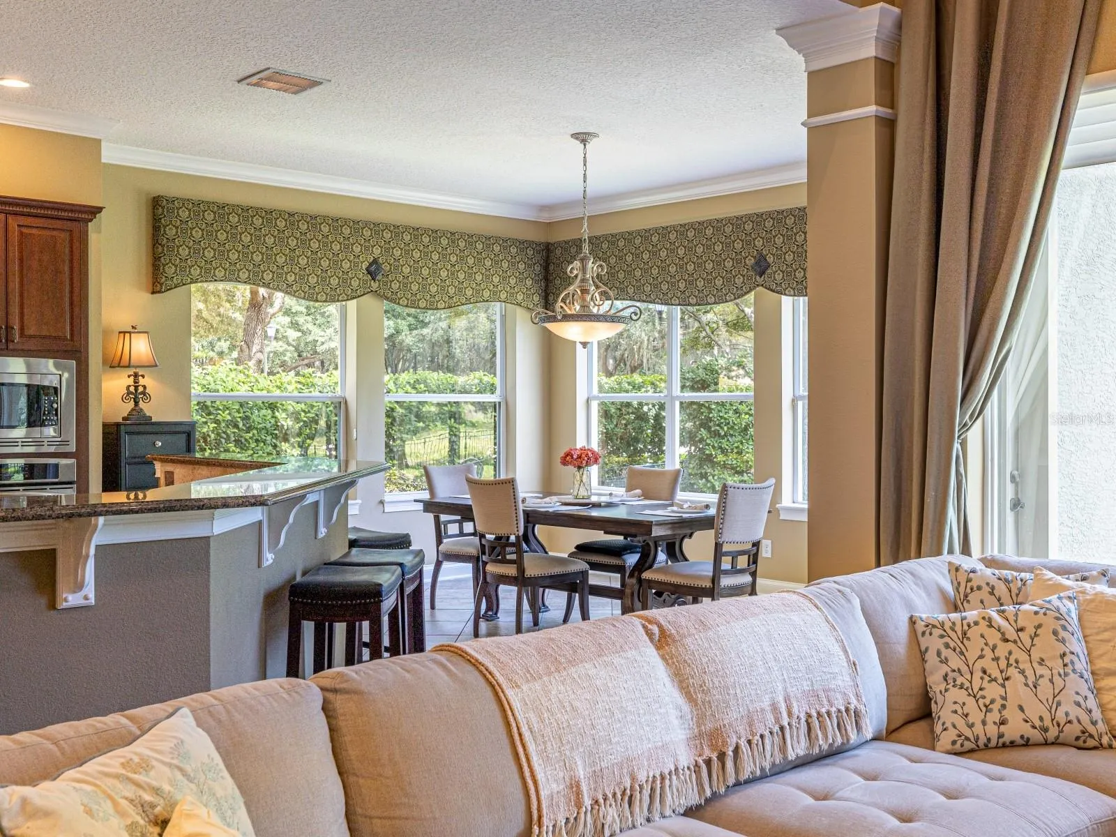 Family room back towards eat in kitchen space